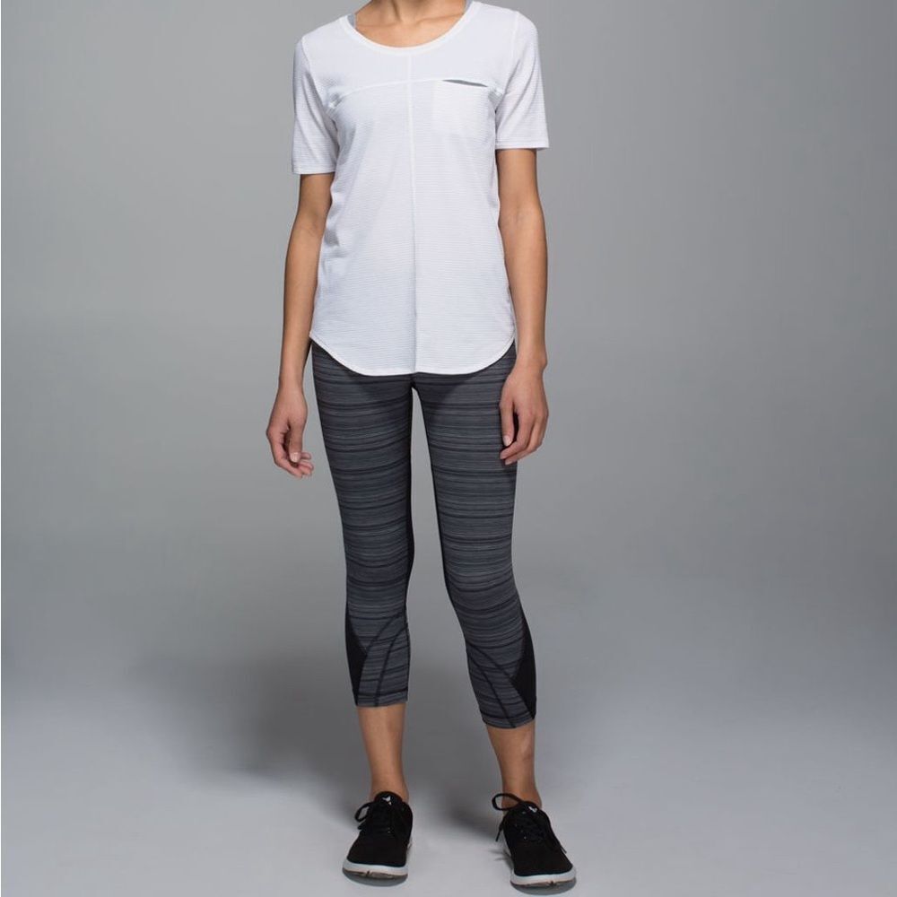 Lululemon Run: Inspire Crop II (Mesh) in Cyber Stripe Deep Coal Black - Picture 4 of 11